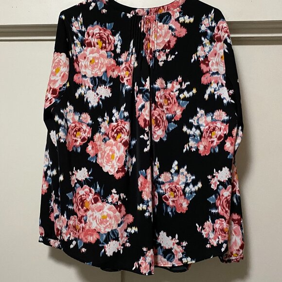 Torrid long sleeve black blouse w/peach, white & pink flowers, size 1X - Picture 5 of 10
